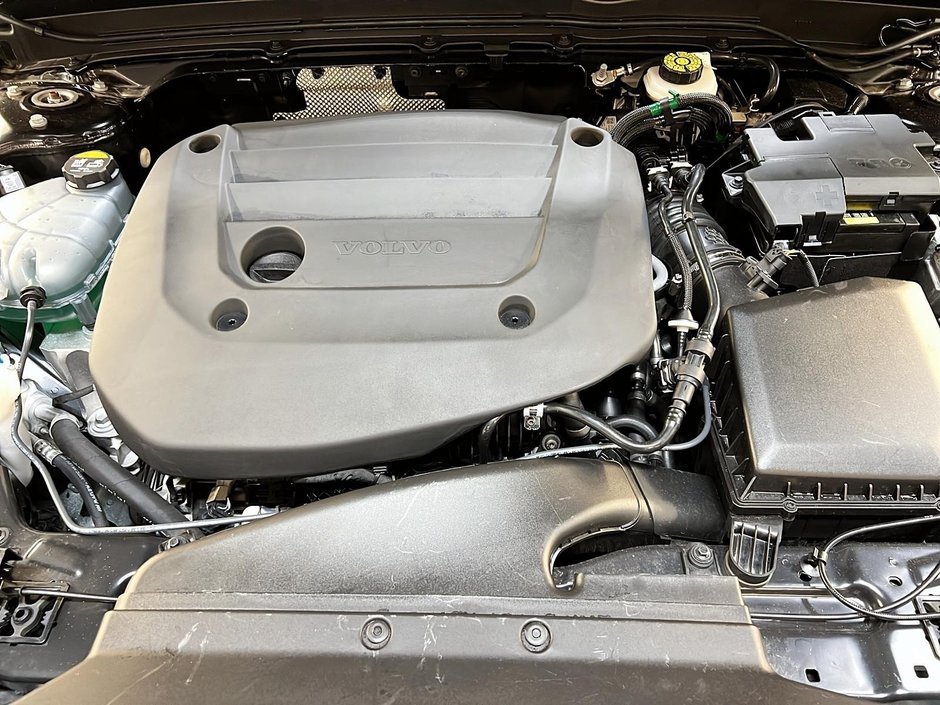 Volvo XC40 B5 ULTRA CUIR TOIT PANO NAV 4RM 2025-11