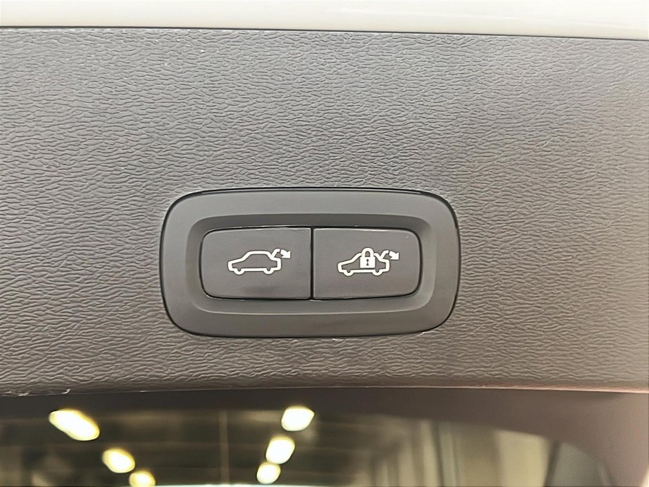Volvo XC40 B5 PLUS CUIR TOIT PANO 4RM 2025-13