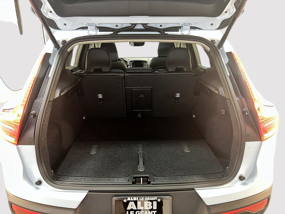 Volvo XC40 B5 PLUS CUIR TOIT PANO 4RM 2025-12
