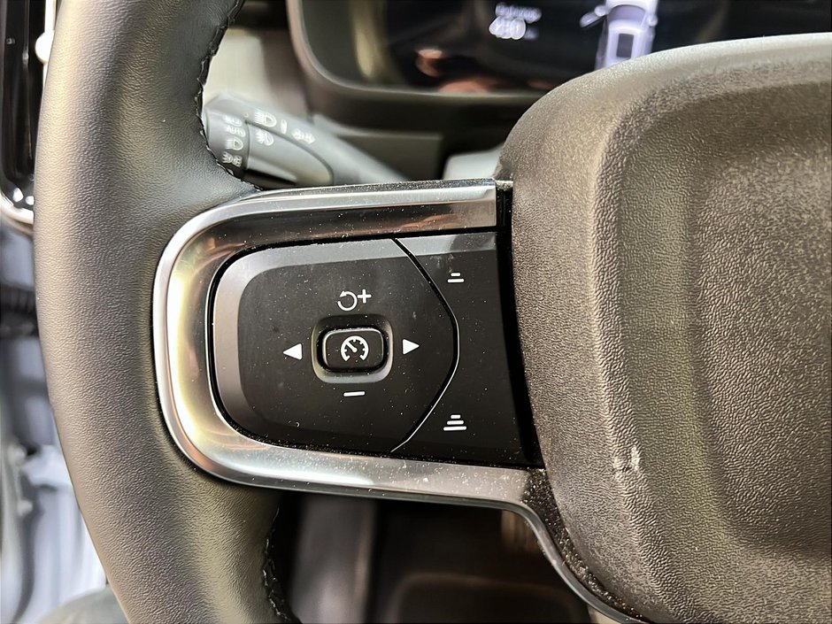 Volvo XC40 B5 PLUS CUIR TOIT PANO 4RM 2025-20