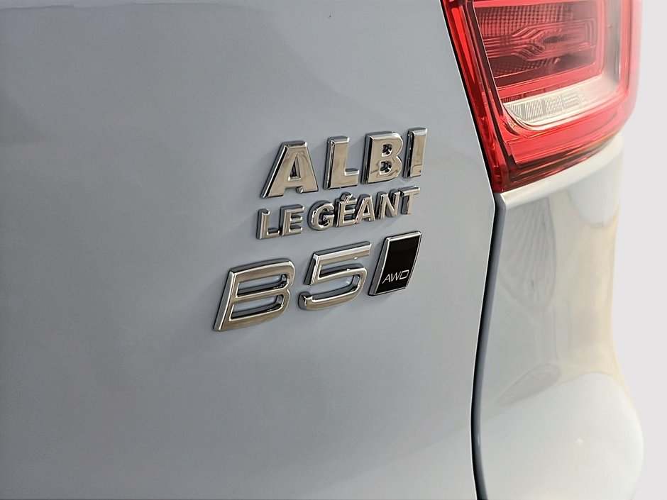 Volvo XC40 B5 PLUS CUIR TOIT PANO 4RM 2025-25