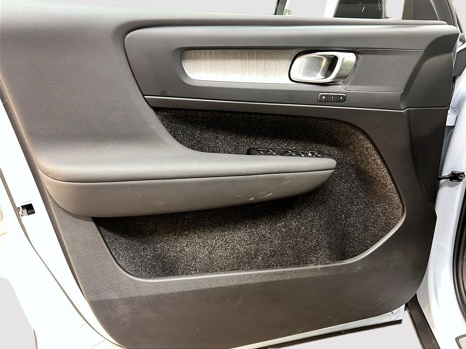 Volvo XC40 B5 PLUS CUIR TOIT PANO 4RM 2025-22