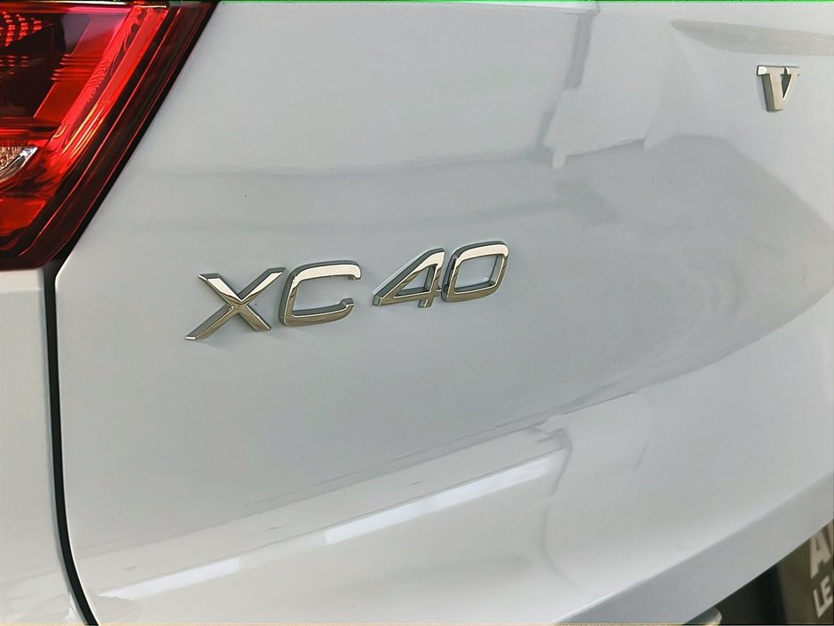Volvo XC40 B5 PLUS CUIR TOIT PANO 4RM 2025-24
