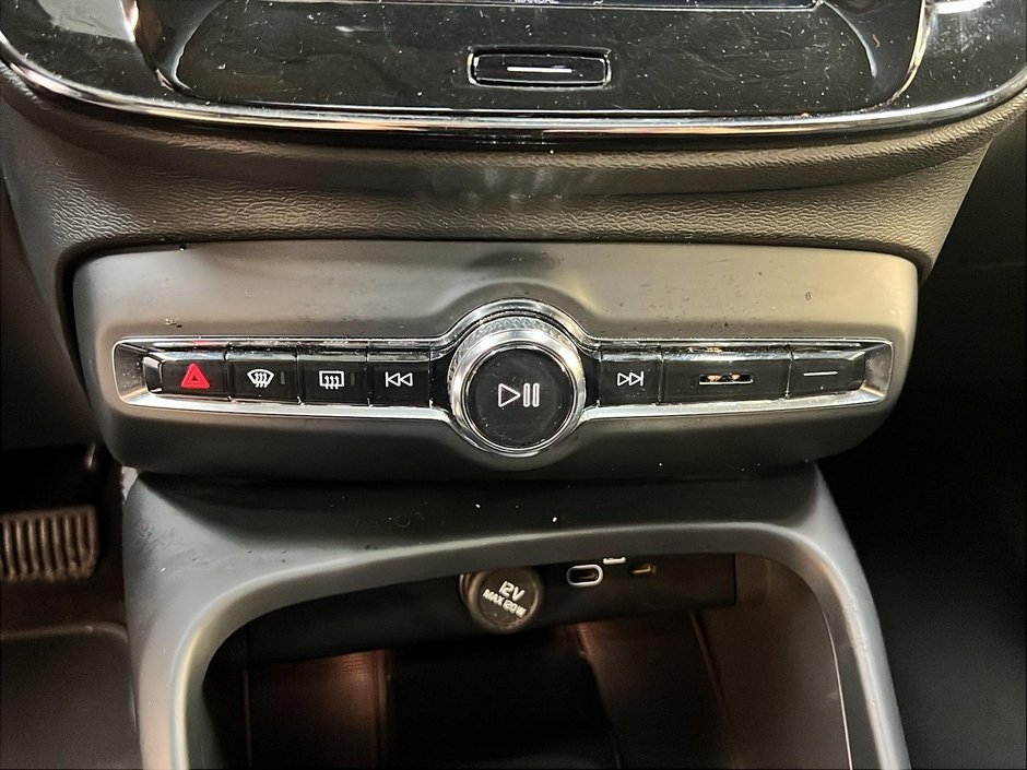 Volvo XC40 B5 PLUS CUIR TOIT PANO 4RM 2025-15
