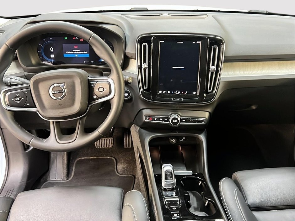 Volvo XC40 B5 PLUS CUIR TOIT PANO 4RM 2025-9