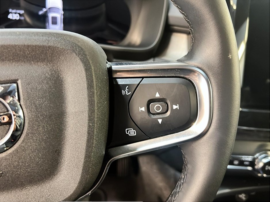 Volvo XC40 B5 PLUS CUIR TOIT PANO 4RM 2025-19