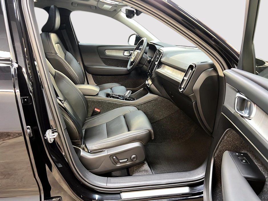 2025 Volvo XC40 B5 PLUS CUIR TOIT PANO NAV 4RM-7