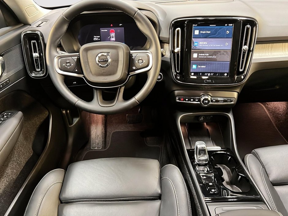 2025 Volvo XC40 B5 PLUS CUIR TOIT PANO NAV 4RM-10