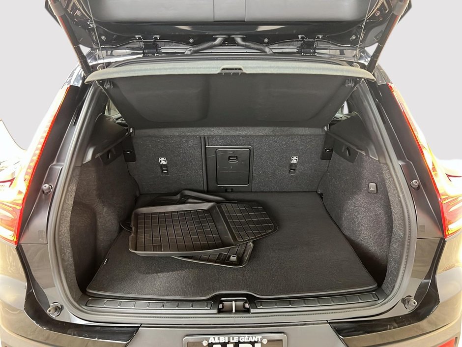 2025 Volvo XC40 B5 PLUS CUIR TOIT PANO NAV 4RM-12