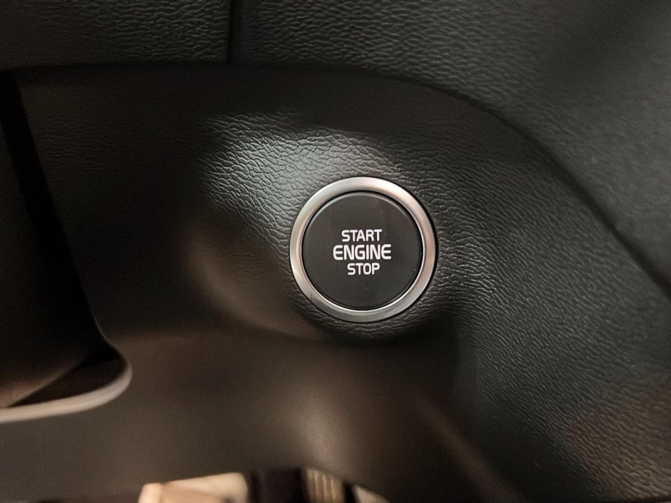 2025 Volvo XC40 B5 PLUS CUIR TOIT PANO NAV 4RM-16