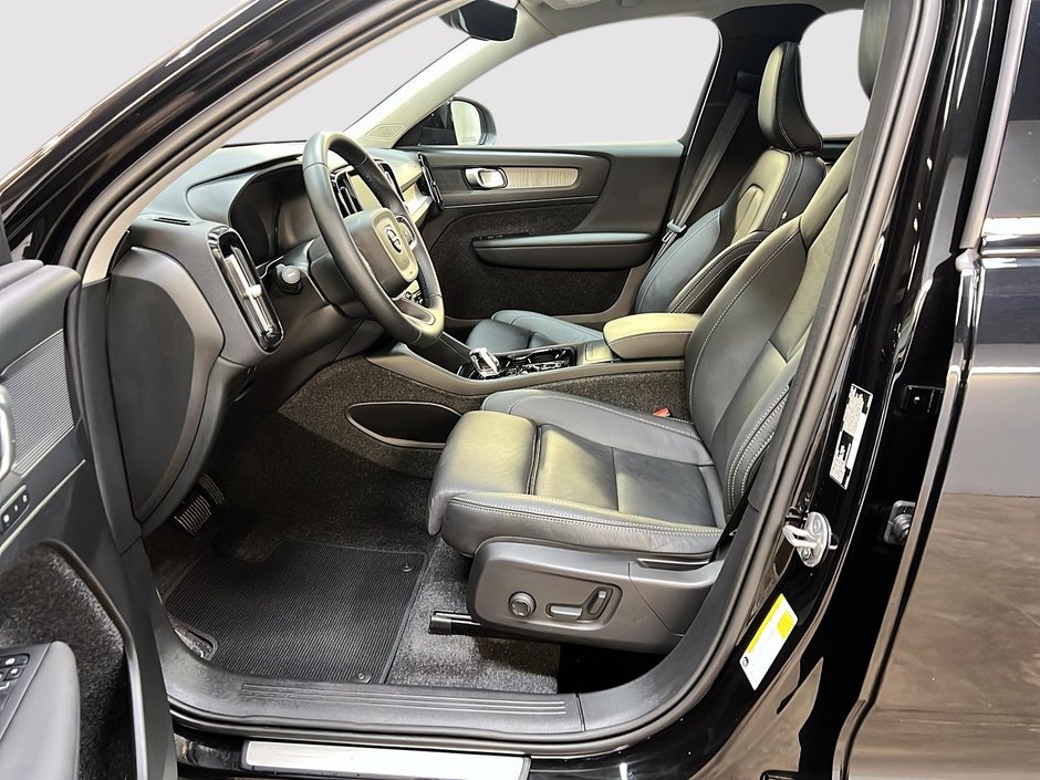 2025 Volvo XC40 B5 PLUS CUIR TOIT PANO NAV 4RM-6