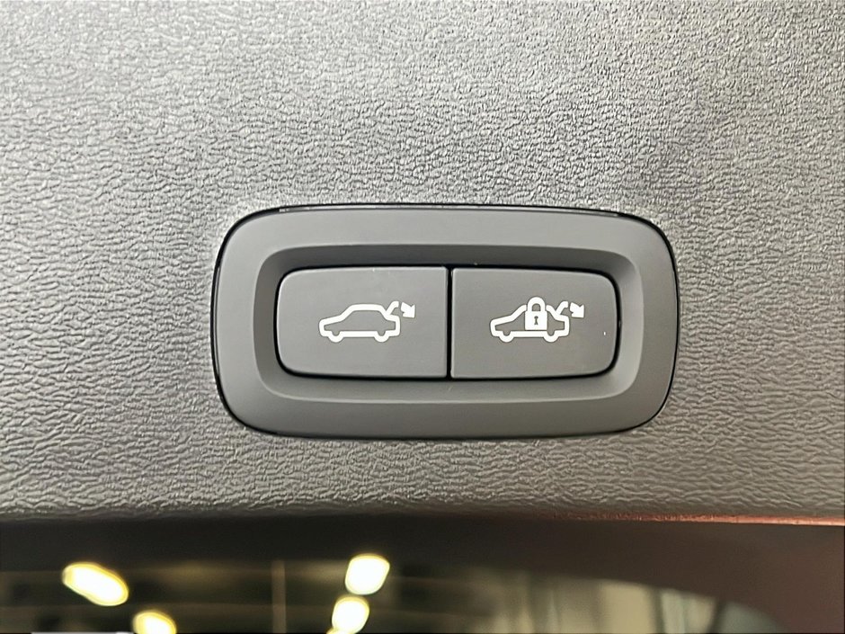 2025 Volvo XC40 B5 PLUS CUIR TOIT PANO NAV 4RM-13