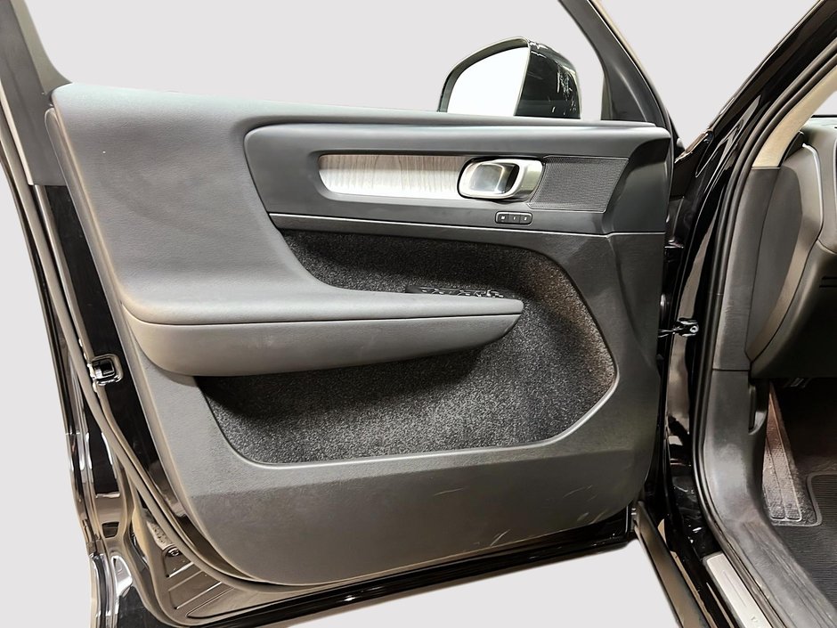 2025 Volvo XC40 B5 PLUS CUIR TOIT PANO NAV 4RM-25