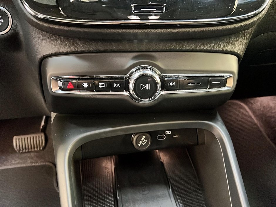 2025 Volvo XC40 B5 PLUS CUIR TOIT PANO NAV 4RM-15