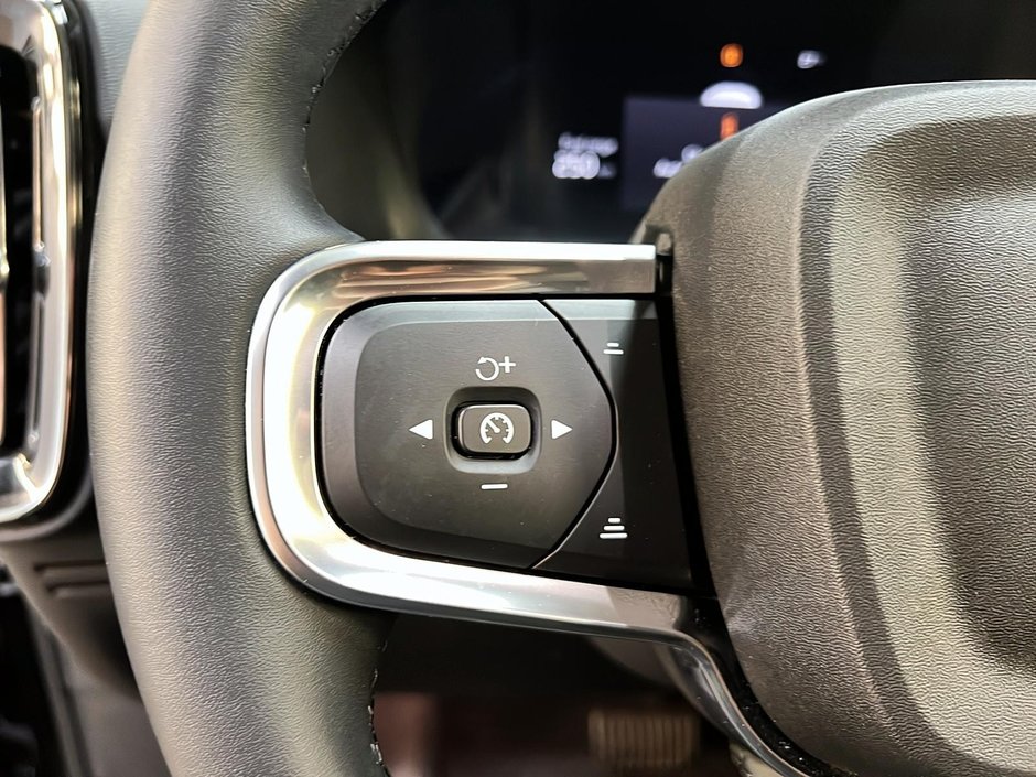 2025 Volvo XC40 B5 PLUS CUIR TOIT PANO NAV 4RM-21
