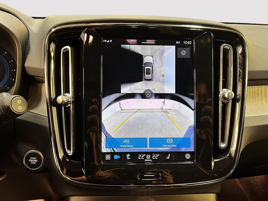 2025 Volvo XC40 B5 PLUS CUIR TOIT PANO NAV 4RM-18