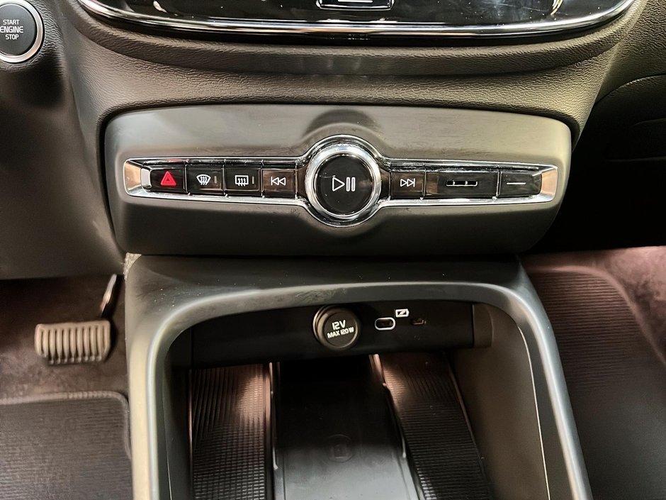 2025 Volvo XC40 B5 PLUS CUIR TOIT PANO NAV 4R,-16