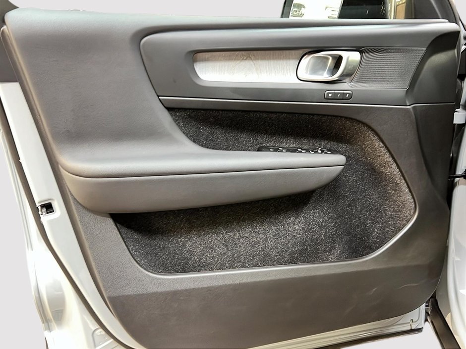 2025 Volvo XC40 B5 PLUS CUIR TOIT PANO NAV 4R,-24