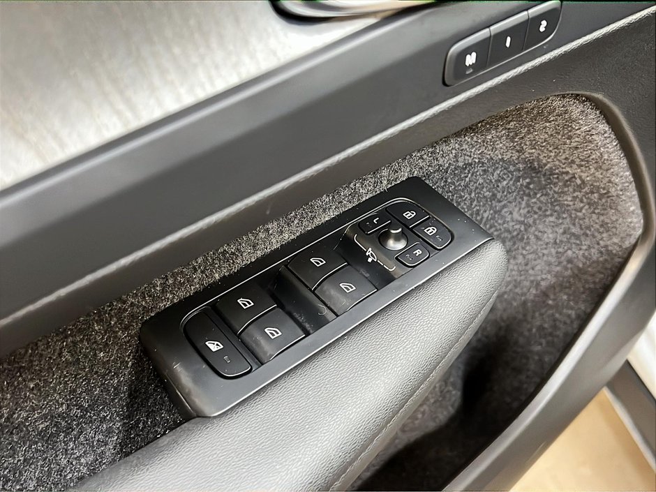 2025 Volvo XC40 B5 PLUS CUIR TOIT PANO NAV 4R,-23