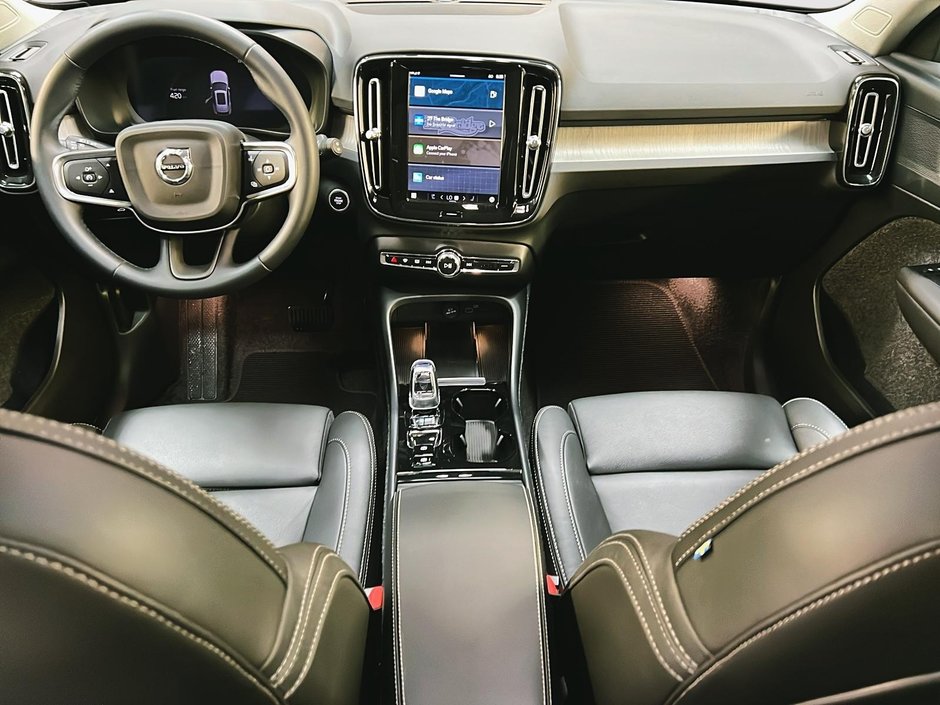 Volvo XC40 B5 PLUS CUIR TOIT PANO NAV 4RM 2025-10