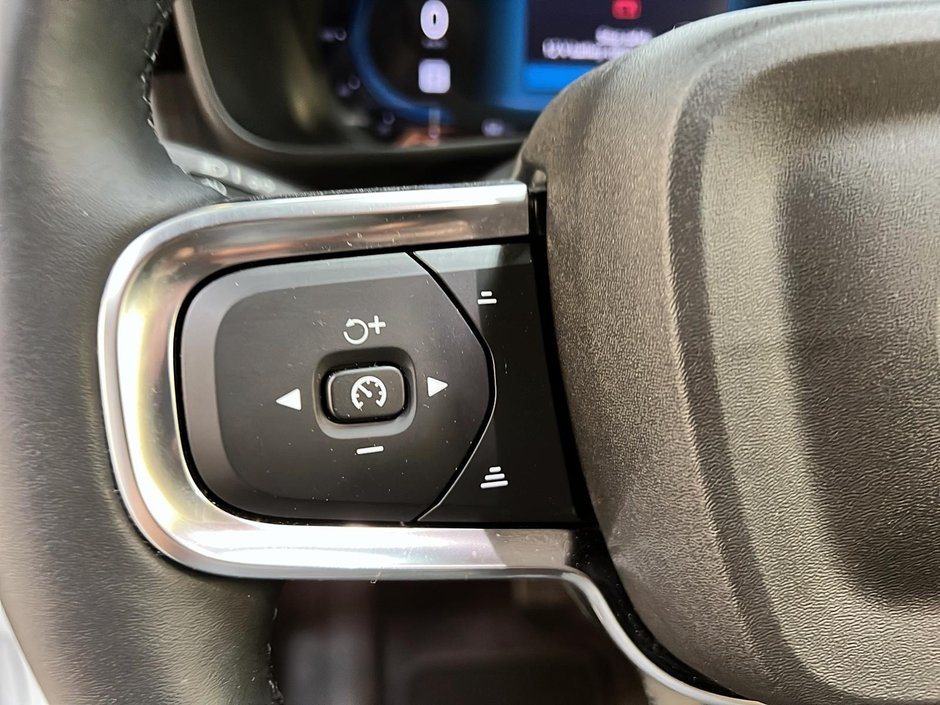 Volvo XC40 B5 PLUS CUIR TOIT PANO NAV 4RM 2025-21