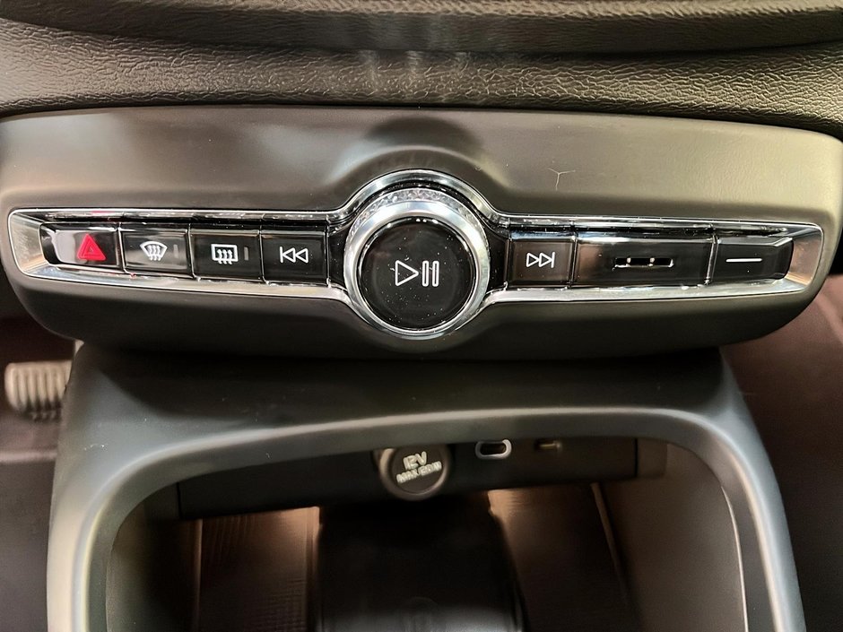 Volvo XC40 B5 PLUS CUIR TOIT PANO NAV 4RM 2025-15