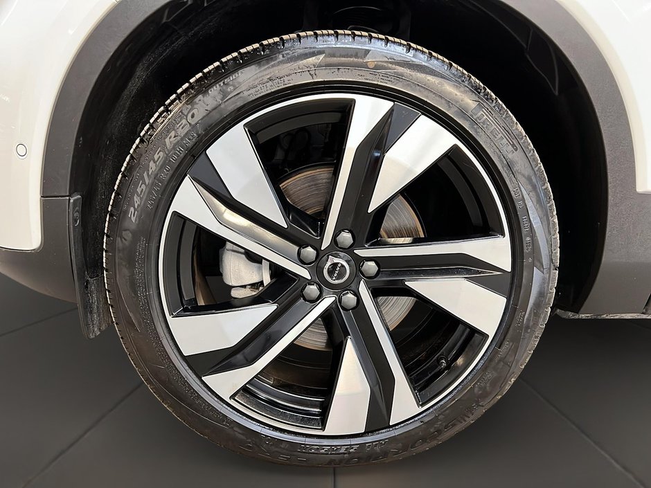 Volvo XC40 B5 PLUS CUIR TOIT PANO NAV 4RM 2025-29