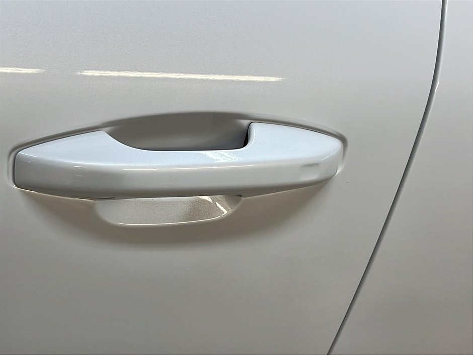 Volvo XC40 B5 PLUS CUIR TOIT PANO NAV 4RM 2025-25