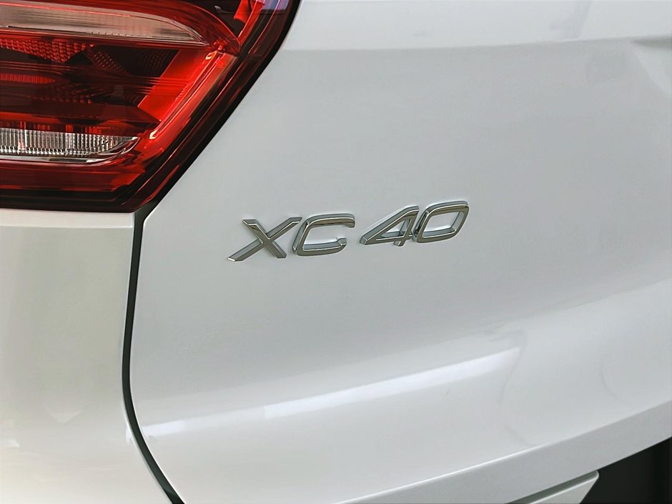 Volvo XC40 B5 PLUS CUIR TOIT PANO NAV 4RM 2025-26