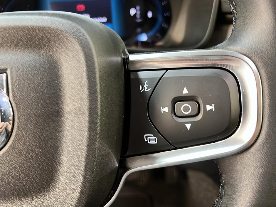 Volvo XC40 B5 PLUS CUIR TOIT PANO NAV 4RM 2025-20