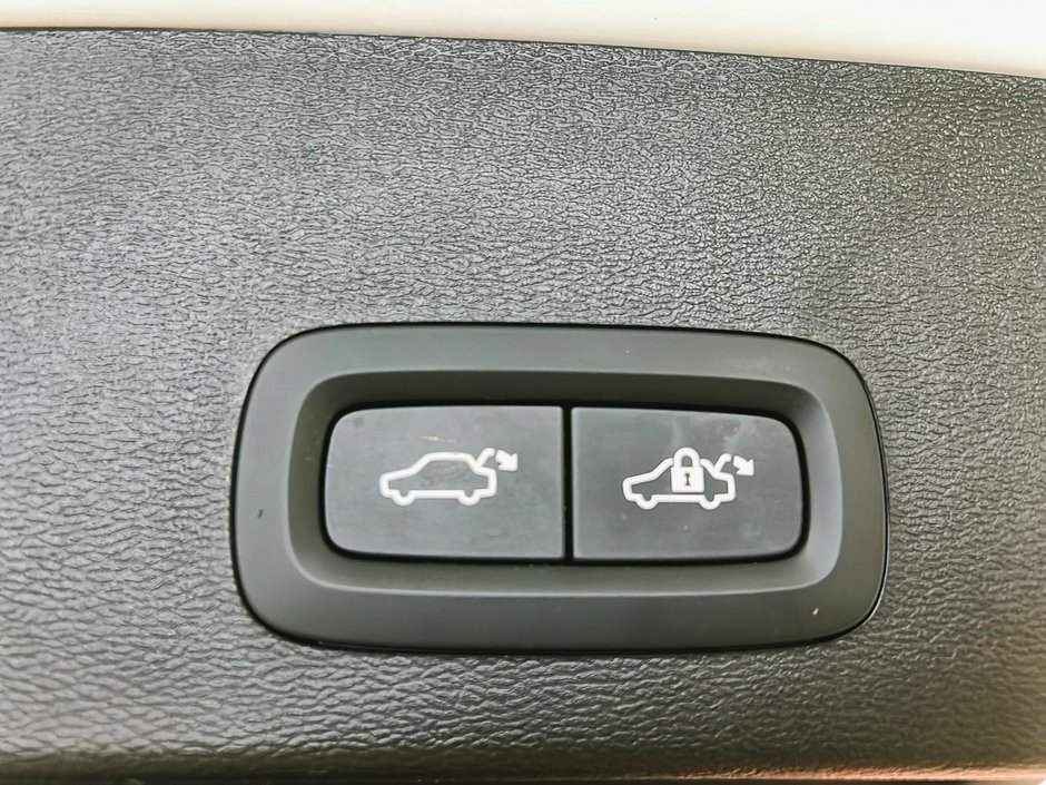 Volvo XC40 B5 PLUS CUIR TOIT PANO NAV 4RM 2025-13