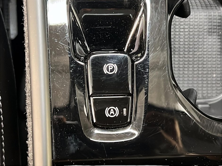Volvo XC40 B5 PLUS DARK CUIR TOIT PANO NAV 4RM 2025-14