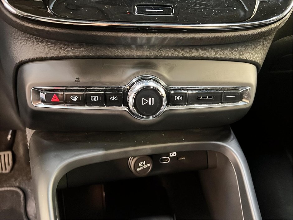 Volvo XC40 B5 PLUS DARK CUIR TOIT PANO NAV 4RM 2025-16