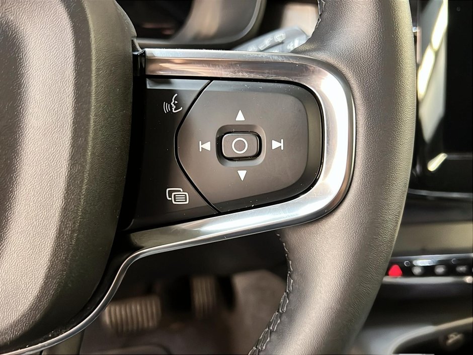 Volvo XC40 B5 PLUS DARK CUIR TOIT PANO NAV 4RM 2025-20