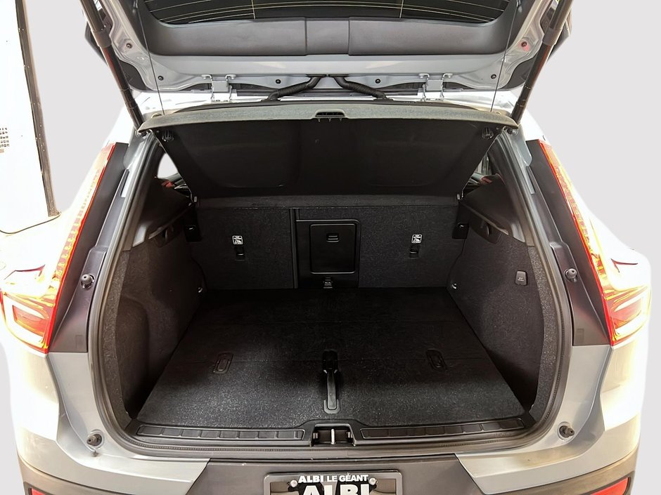 Volvo XC40 B5 PLUS DARK CUIR TOIT PANO NAV 4RM 2025-12