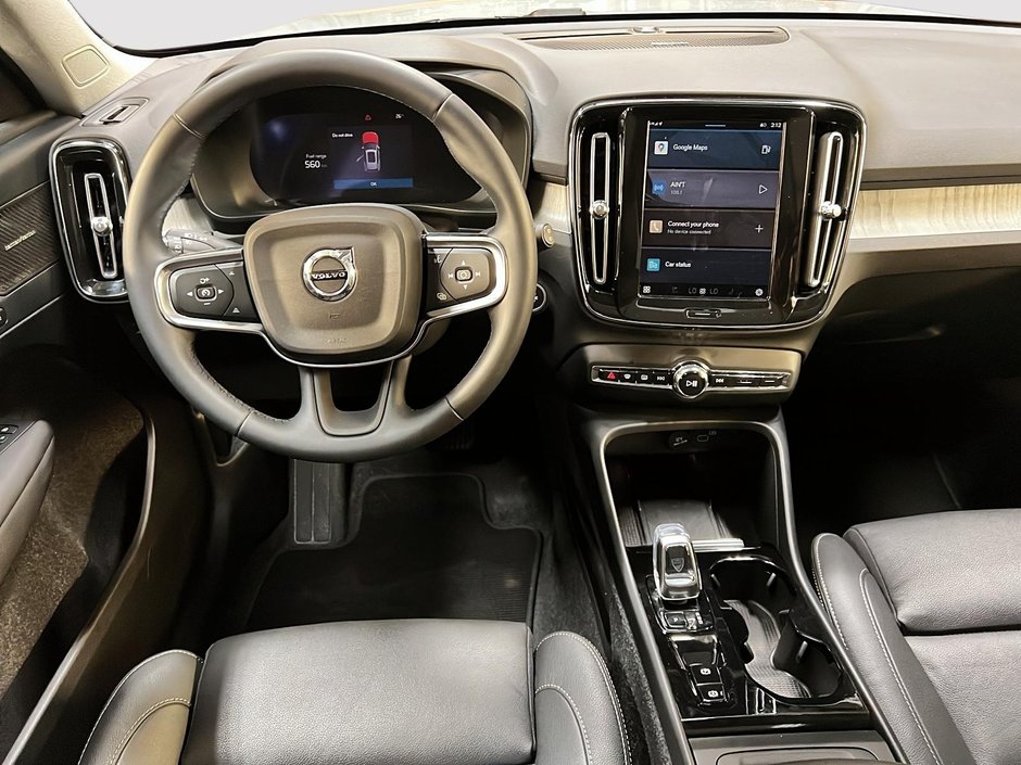Volvo XC40 B5 PLUS DARK CUIR TOIT PANO NAV 4RM 2025-10