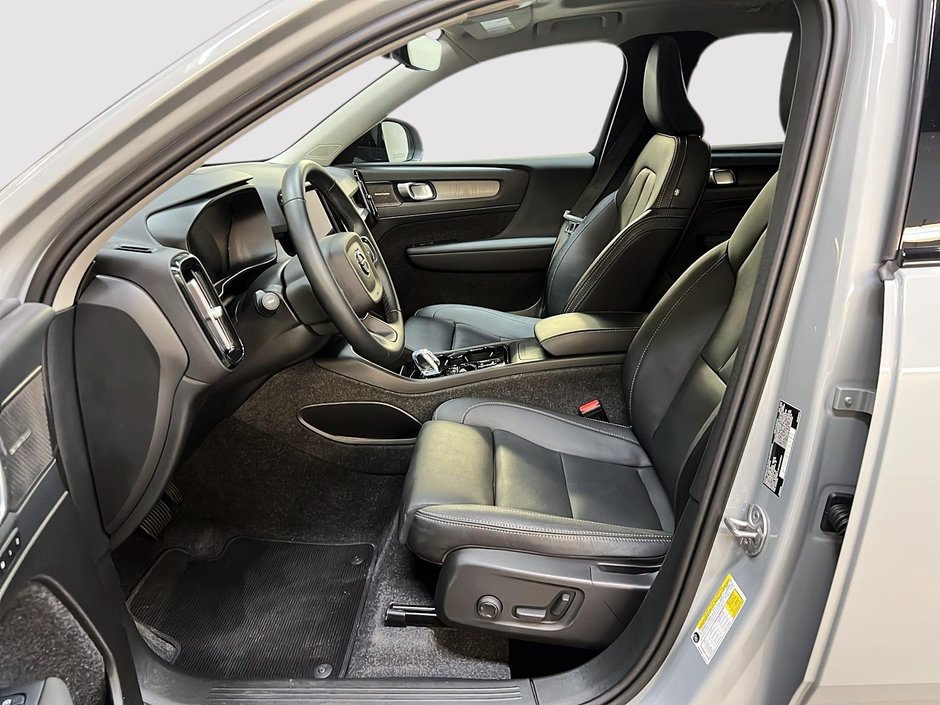 Volvo XC40 B5 PLUS DARK CUIR TOIT PANO NAV 4RM 2025-6