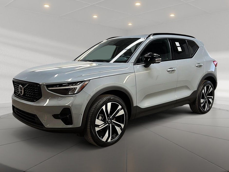Volvo XC40 B5 PLUS DARK CUIR TOIT PANO NAV 4RM 2025-0