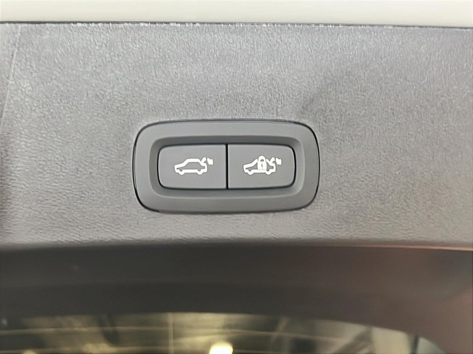 Volvo XC40 B5 PLUS DARK CUIR TOIT PANO NAV 4RM 2025-13
