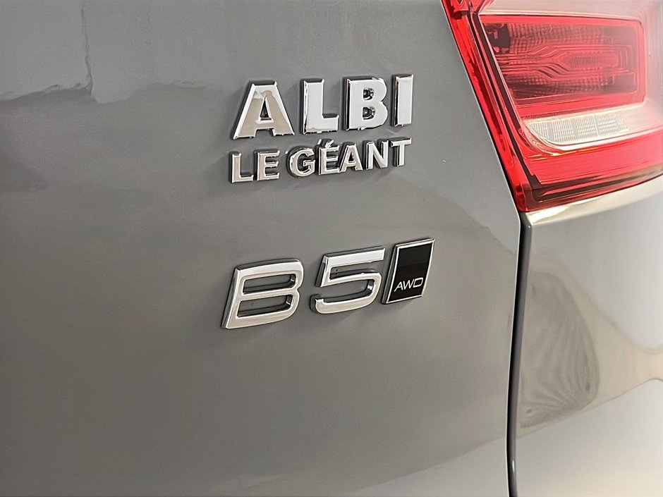 Volvo XC40 B5 PLUS DARK CUIR TOIT PANO NAV 4RM 2025-27