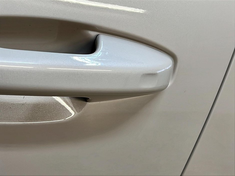 Volvo XC40 B5 ULTRA CUIR TOIT PANO NAV 4RM 2025-26