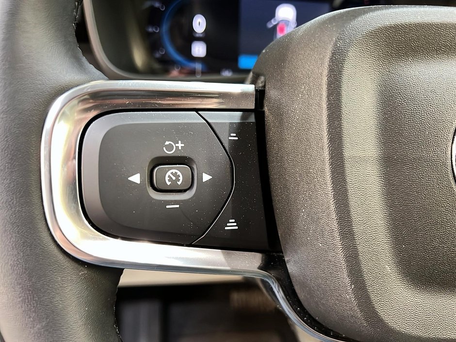 Volvo XC40 B5 ULTRA CUIR TOIT PANO NAV 4RM 2025-21