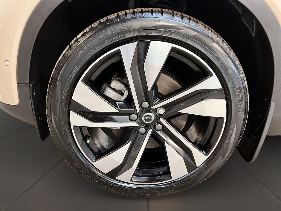 Volvo XC40 B5 ULTRA CUIR TOIT PANO NAV 4RM 2025-30