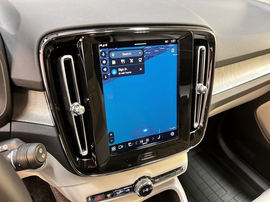 Volvo XC40 B5 ULTRA CUIR TOIT PANO NAV 4RM 2025-18