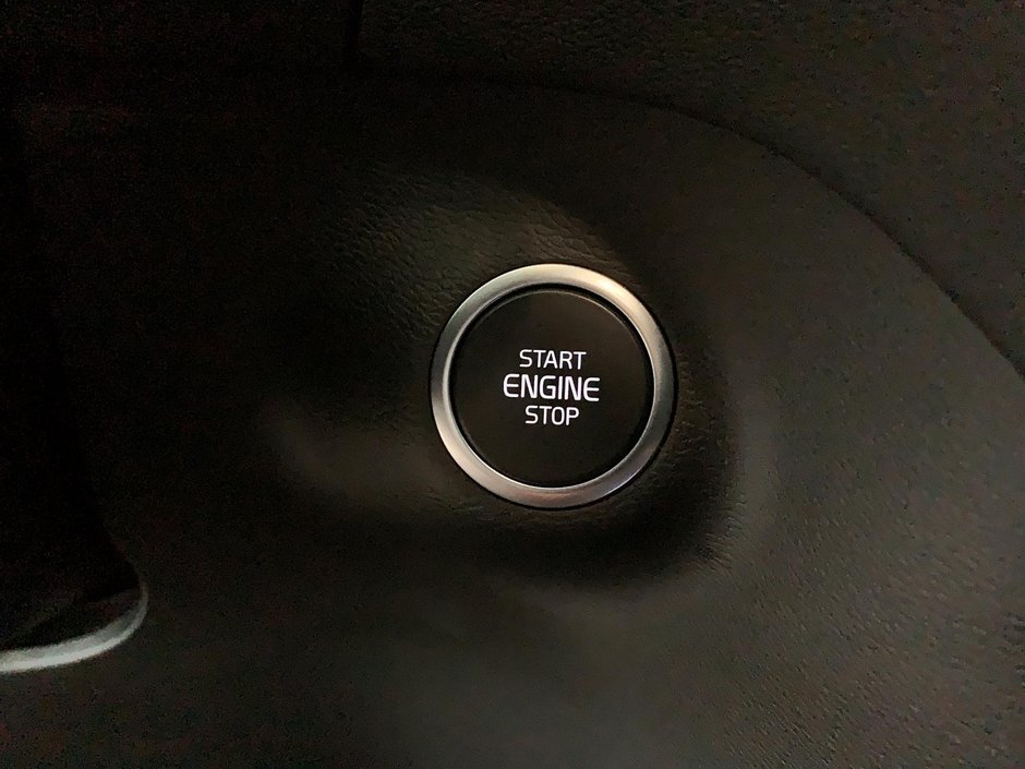 Volvo XC40 B5 PLUS CUIR TOIT PANO NAV 4RM 2025-11