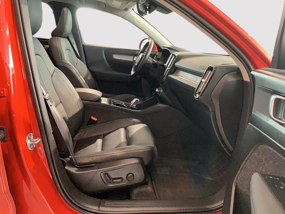 Volvo XC40 B5 PLUS CUIR TOIT PANO NAV 4RM 2025-8