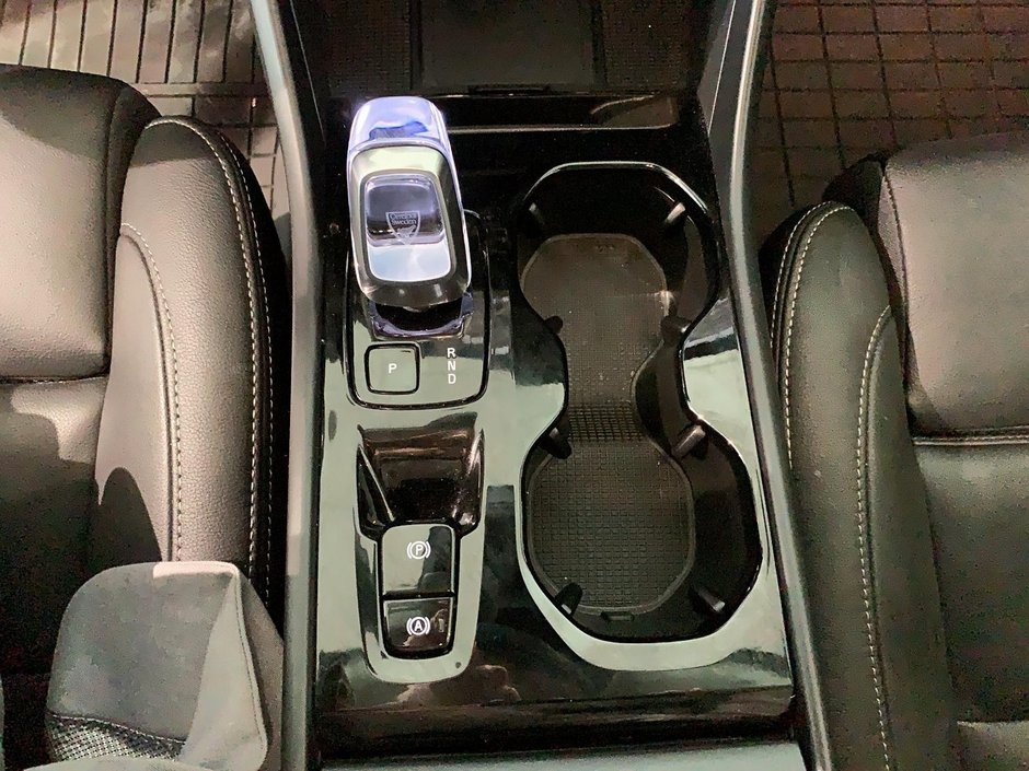 Volvo XC40 B5 PLUS CUIR TOIT PANO NAV 4RM 2025-12