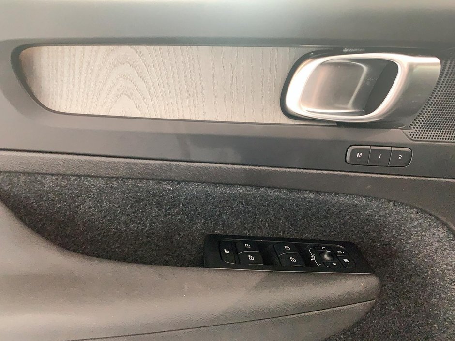 2025 Volvo XC40 B5 CORE CUIR TOIT PANO NAV 4RM-7