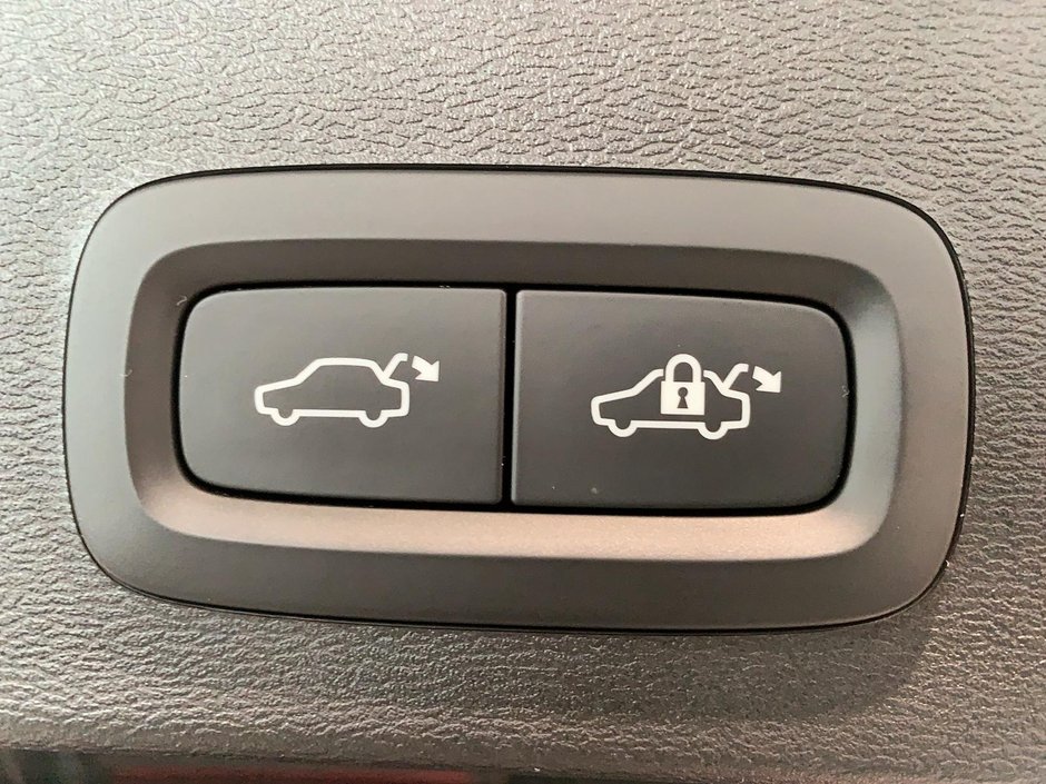 2025 Volvo XC40 B5 CORE CUIR TOIT PANO NAV 4RM-18