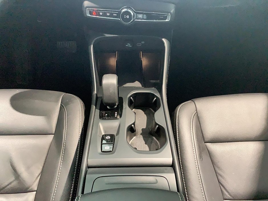 2025 Volvo XC40 B5 CORE CUIR TOIT PANO NAV 4RM-12